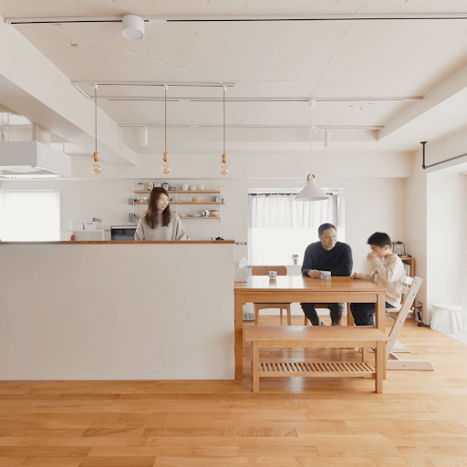 床のリノベーションは「DIY」と「リノベーション業者」のどちらが良い?